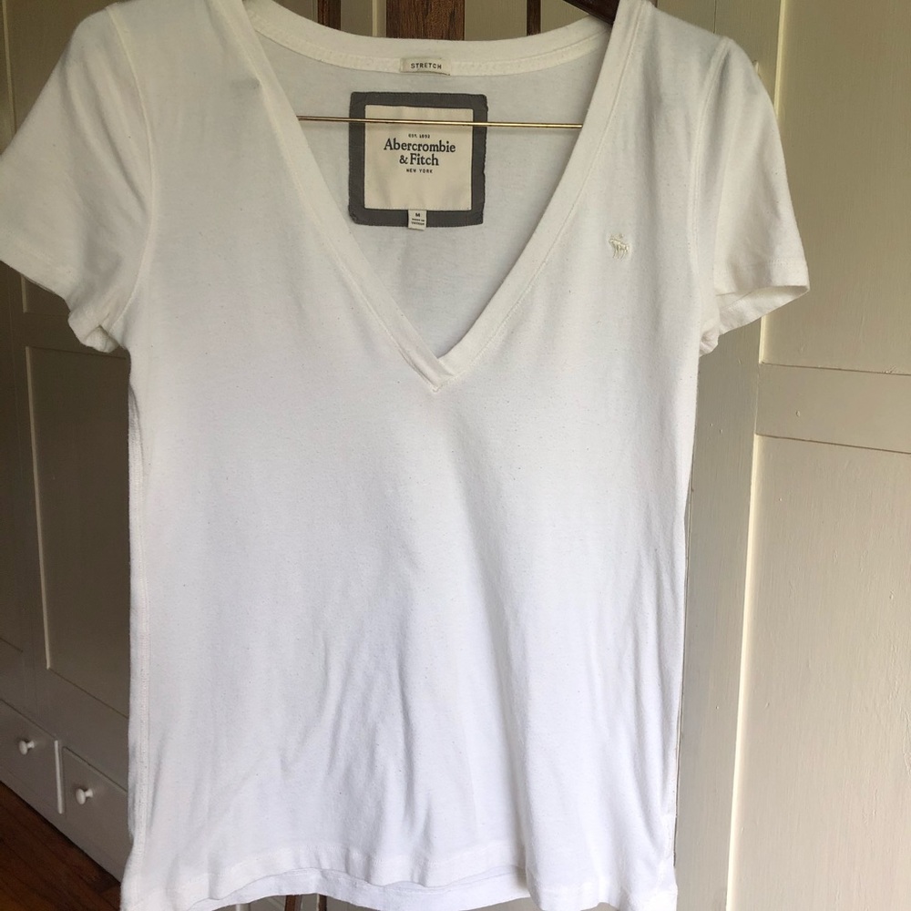Abercrombie & Fitch White V-Neck Tee M
